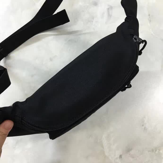 BALENCIAG巴黎世家 帆布胸包腰包 簡單輕便  BL1135